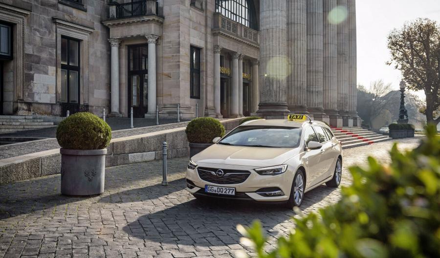  Opel Insignia Sports Tourer Taxi 2017 года  (фото 4 из 6)